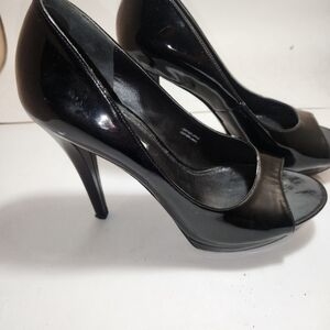 VERA WANG Lavender Black Patent Leather Platform Peep Toe Heels Women's Size 8